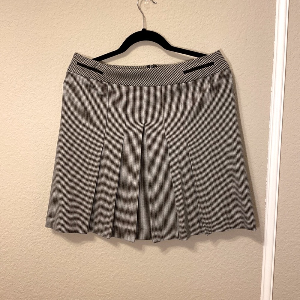 Black and white houndstooth pleated mini skirt